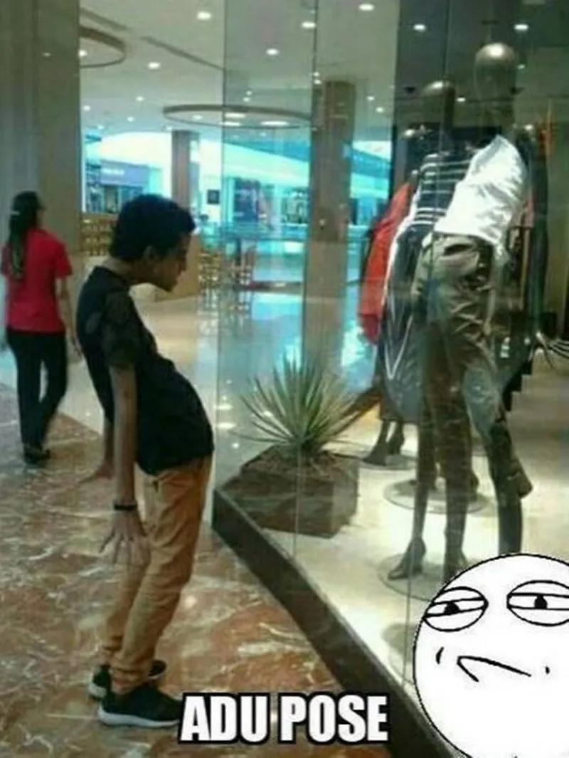 foto bareng manekin © 2021 berbagai sumber foto bareng manekin © 2021 berbagai sumber