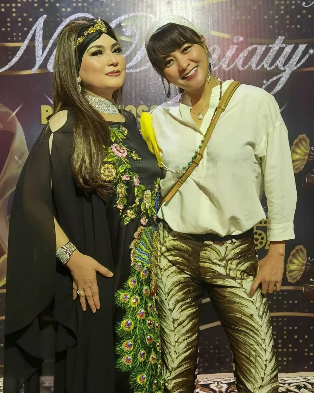 potret kebersamaan Moudy Wilhelmina & Nia Daniaty dari berbagai sumber