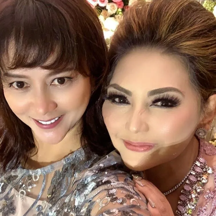 potret kebersamaan Moudy Wilhelmina & Nia Daniaty dari berbagai sumber