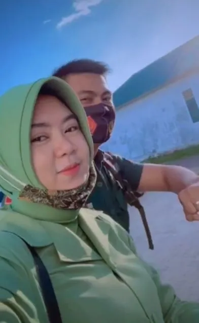 nikah unik gara gara demo berbagai sumber