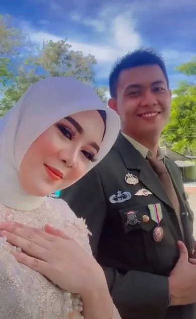 nikah unik gara gara demo berbagai sumber