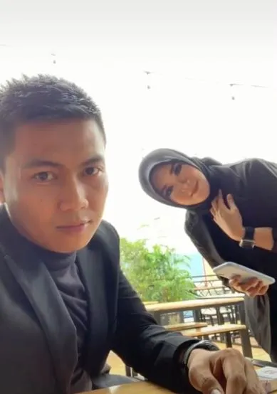nikah unik gara gara demo berbagai sumber