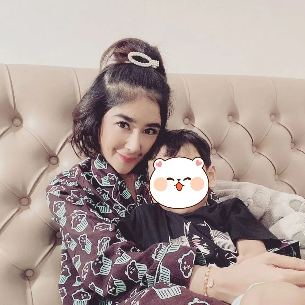 Momen 10 penyanyi dangdut momong anak © 2021 brilio.net Momen 10 penyanyi dangdut momong anak © 2021 brilio.net