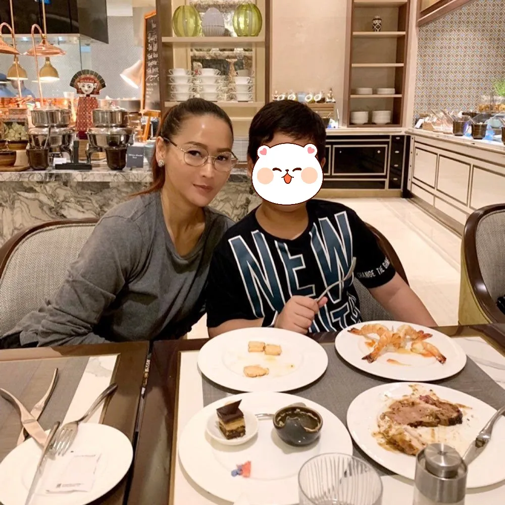 Momen 10 penyanyi dangdut momong anak © 2021 brilio.net Momen 10 penyanyi dangdut momong anak © 2021 brilio.net