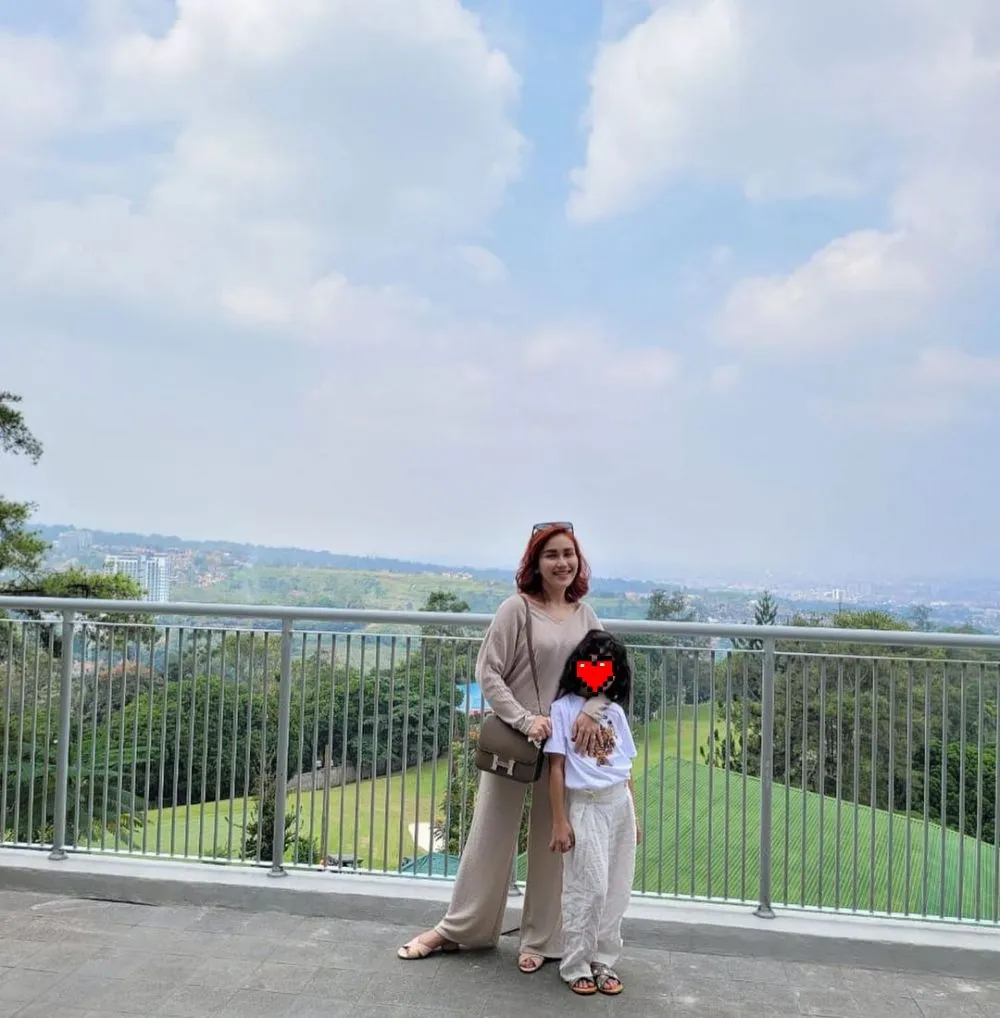 Momen 10 penyanyi dangdut momong anak © 2021 brilio.net Momen 10 penyanyi dangdut momong anak © 2021 brilio.net