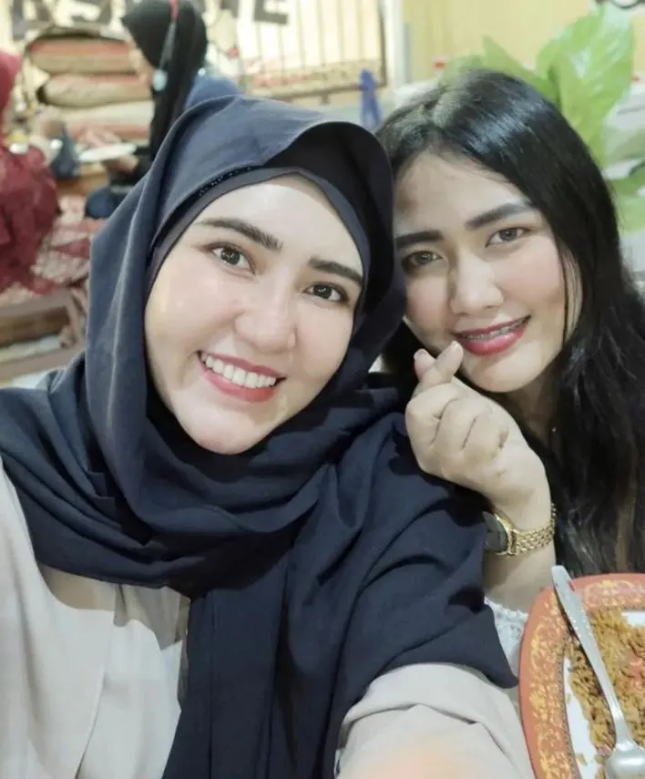 penyanyi cantik dan adik perempuan © Instagram penyanyi cantik dan adik perempuan © Instagram