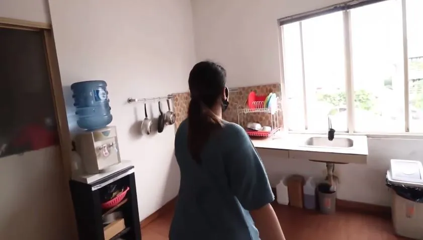 penampakan kos-kosan tya ariestya © YouTube