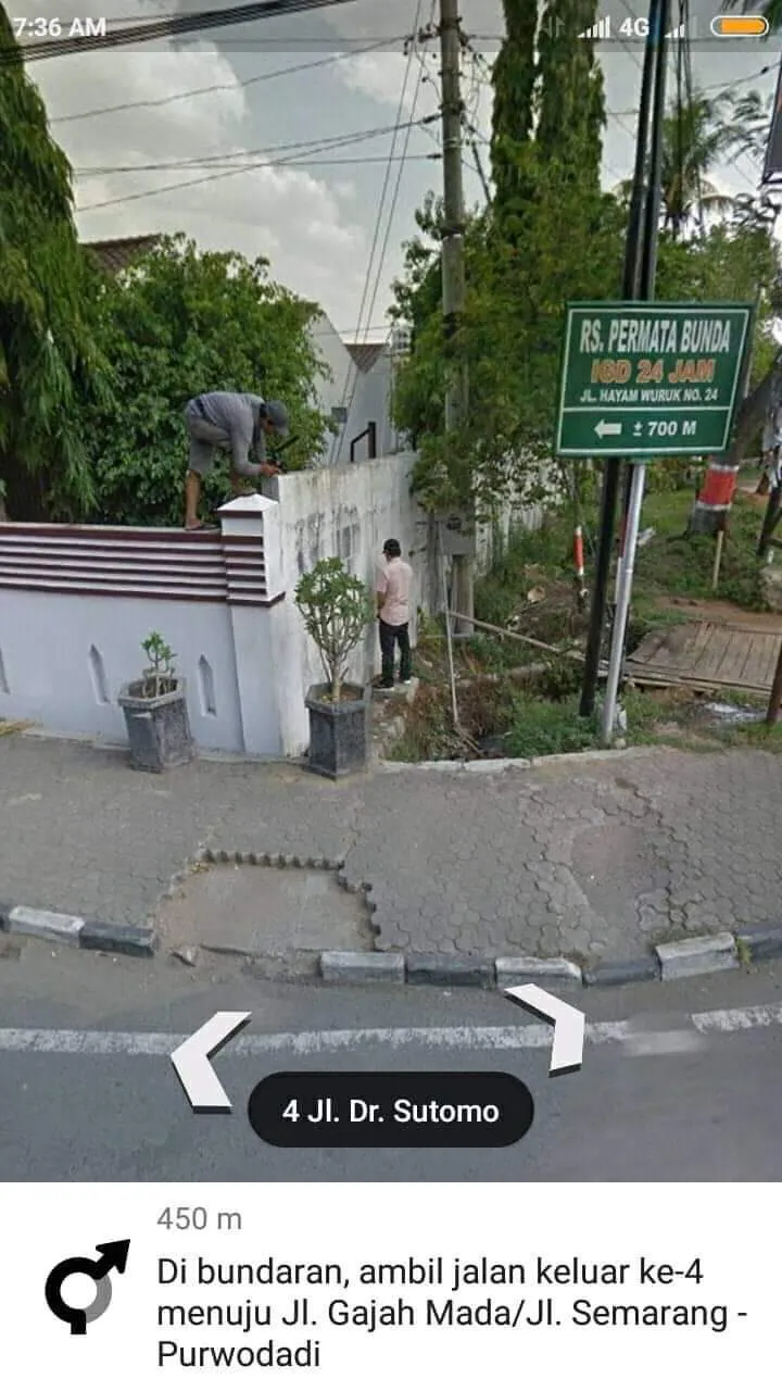 pejalan kaki terekam Street View © Twitter pejalan kaki terekam Street View © Twitter