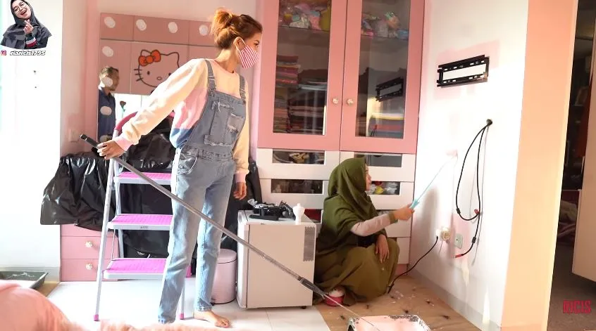 seleb cat rumah sendiri © berbagai sumber seleb cat rumah sendiri © berbagai sumber