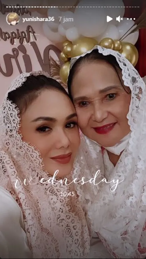 momen akikah anak kartika sary © 2021 Instagram momen akikah anak kartika sary © 2021 Instagram