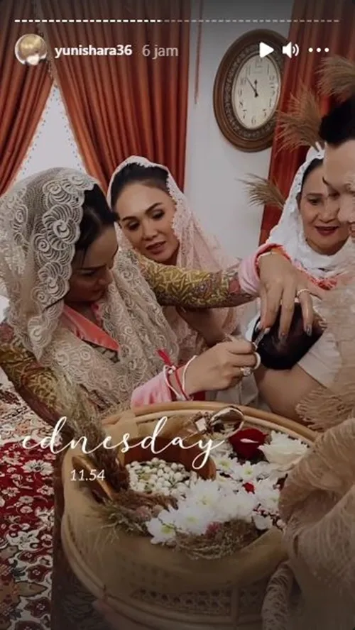 momen akikah anak kartika sary © 2021 Instagram momen akikah anak kartika sary © 2021 Instagram