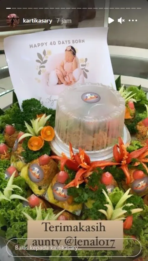 momen akikah anak kartika sary © 2021 Instagram momen akikah anak kartika sary © 2021 Instagram