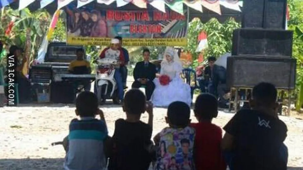 dekorasi resepsi pernikahan kocak © 2021 berbagai sumber dekorasi resepsi pernikahan kocak © 2021 berbagai sumber