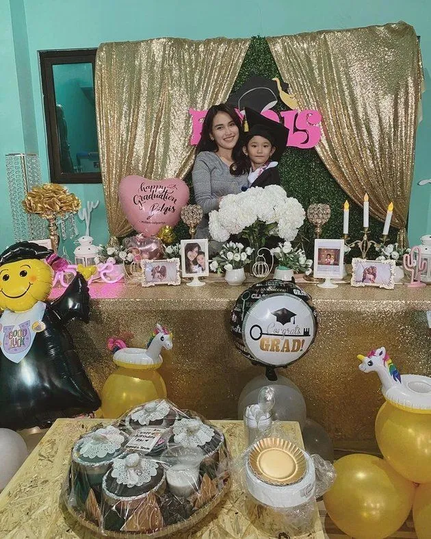 potret seleb dampingi anak lulus TK © 2021 brilio.net potret seleb dampingi anak lulus TK © 2021 brilio.net