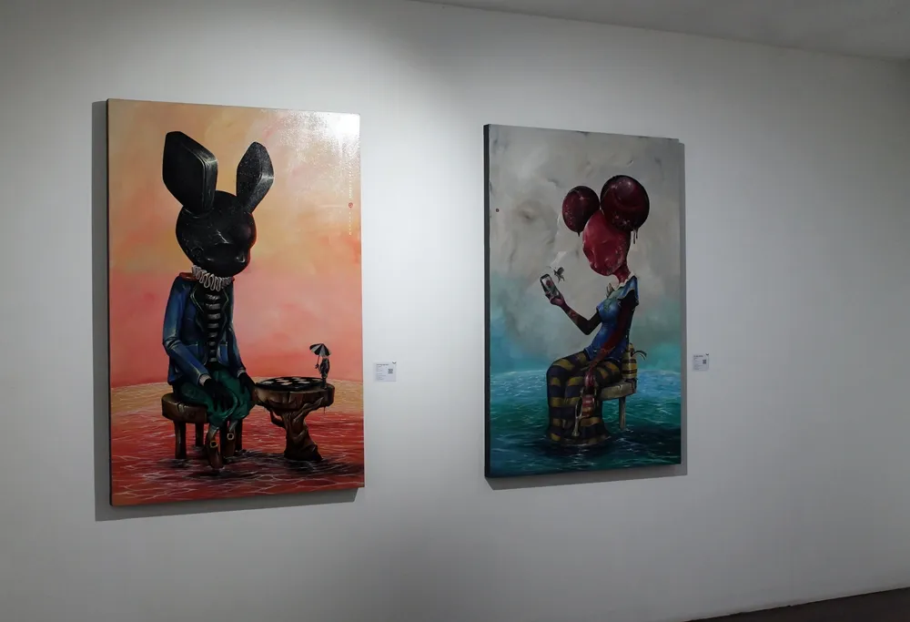 Menikmati karya seni  © 2021 brilio.net