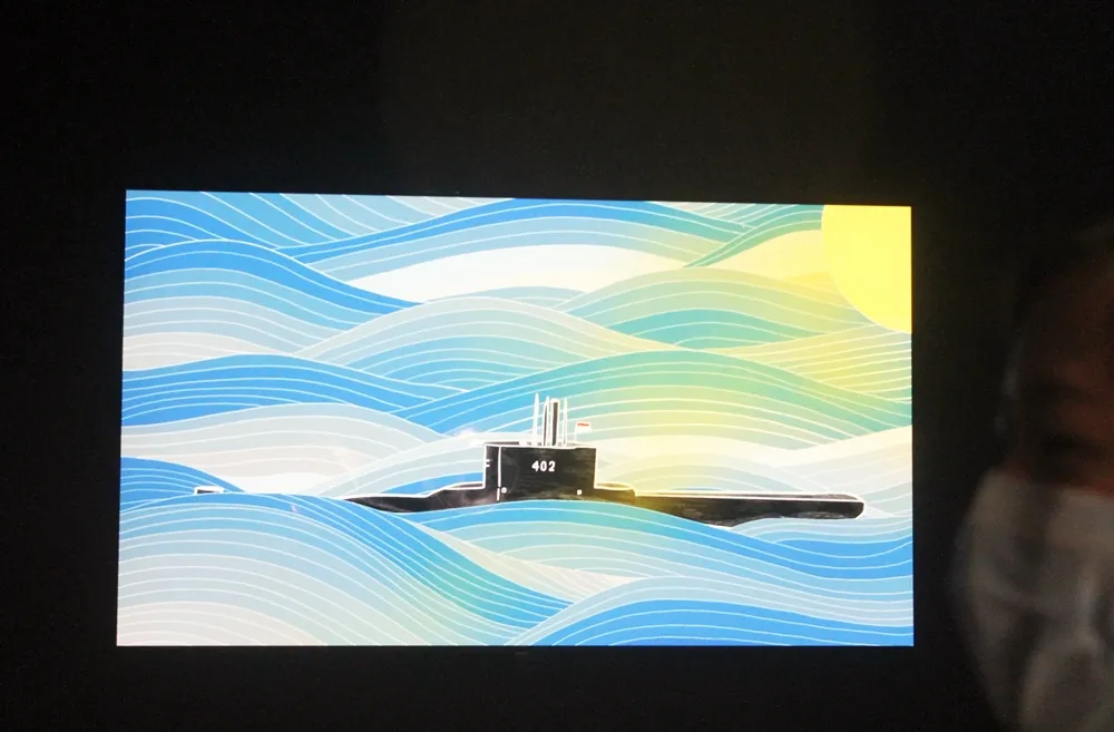 Menikmati karya seni  © 2021 brilio.net