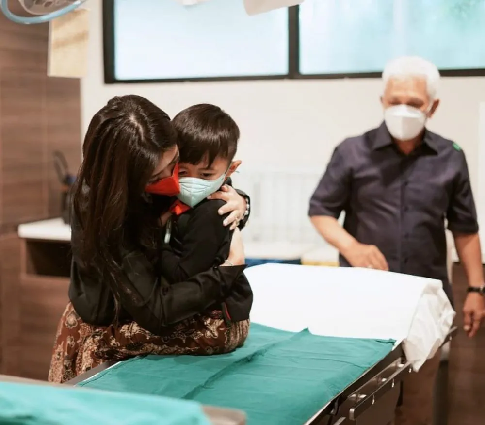 kedua anak Aliya sunat © Instagram kedua anak Aliya sunat © Instagram