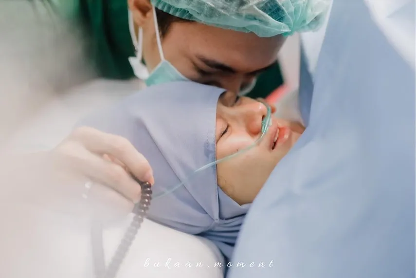 penyanyi dampingi istri lahiran © Instagram penyanyi dampingi istri lahiran © Instagram