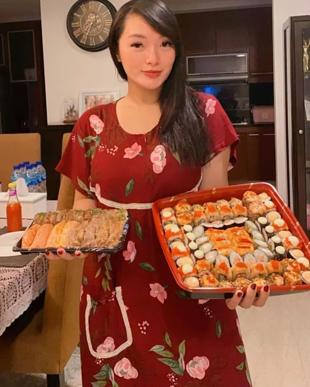 Zaskia Gotik pakai daster © 2021 brilio.net Zaskia Gotik pakai daster © 2021 brilio.net