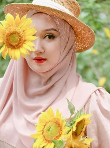 perempuan ini juga disebut mirip Nike Ardilla © berbagai sumber perempuan ini juga disebut mirip Nike Ardilla © berbagai sumber