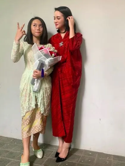 gaya seleb dampingi anak wisuda SMP © 2021 brilio.net gaya seleb dampingi anak wisuda SMP © 2021 brilio.net