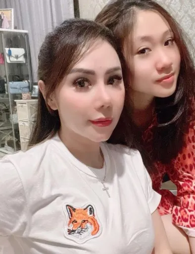 Potret putri Femmy Permatasari yang beranjak dewasa dari berbagai sumber Potret putri Femmy Permatasari yang beranjak dewasa dari berbagai sumber