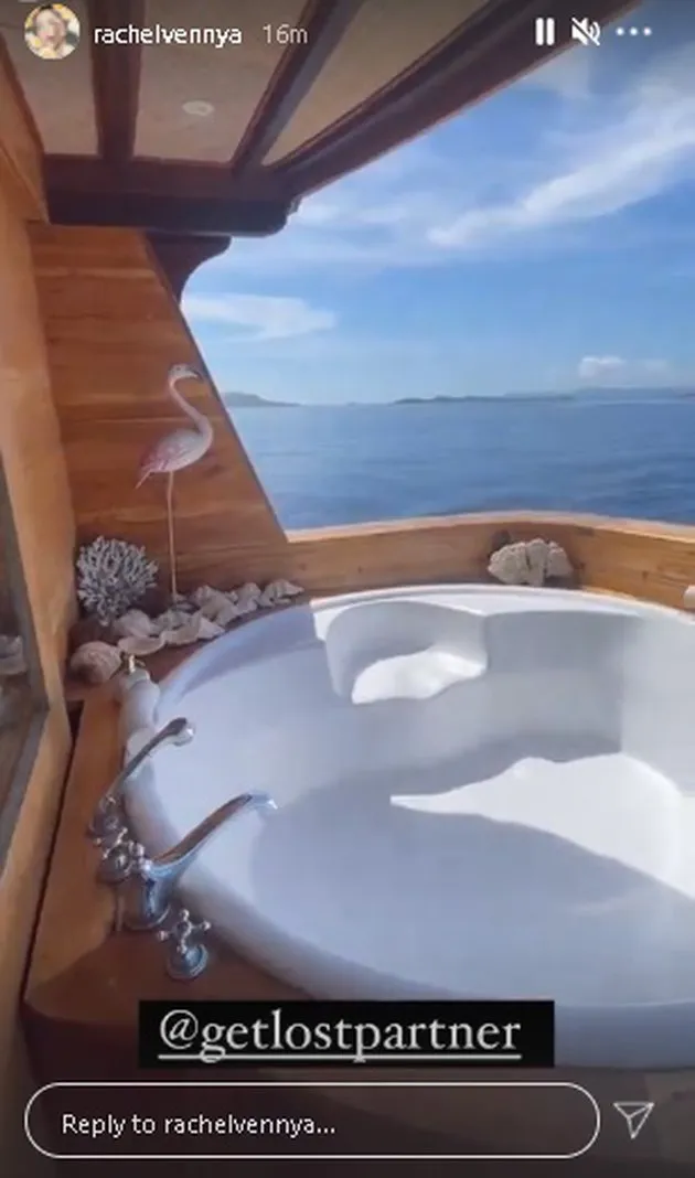 Potret liburan Rachel Vennya di Labuan Bajo Instagram/@rachelvennya Potret liburan Rachel Vennya di Labuan Bajo Instagram/@rachelvennya