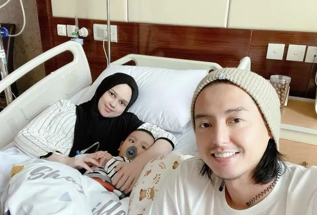 Roger Danuarta positif Covid-19 © 2021 brilio.net Roger Danuarta positif Covid-19 © 2021 brilio.net