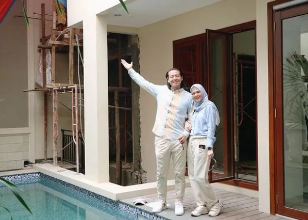 Roger Danuarta positif Covid-19 © 2021 brilio.net Roger Danuarta positif Covid-19 © 2021 brilio.net