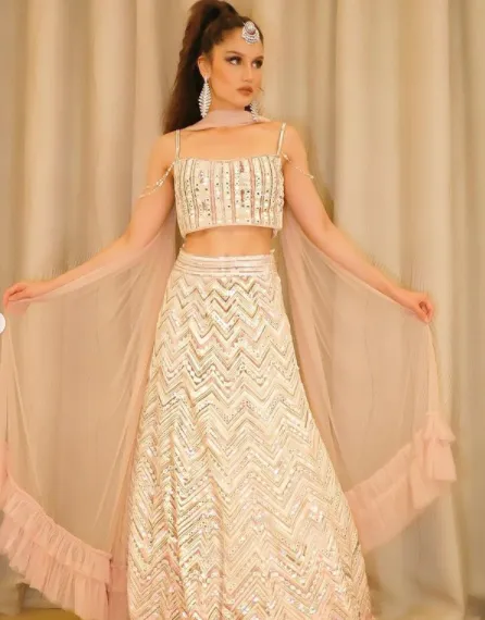 aktris Tanah Air pakai baju India © 2021 brilio.net aktris Tanah Air pakai baju India © 2021 brilio.net