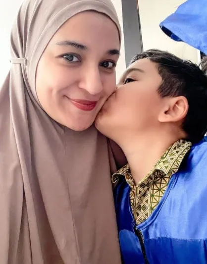 pesinetron rayakan kelulusan TK anak dari berbagai sumber pesinetron rayakan kelulusan TK anak dari berbagai sumber