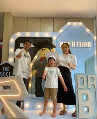 pesinetron rayakan kelulusan TK anak dari berbagai sumber pesinetron rayakan kelulusan TK anak dari berbagai sumber