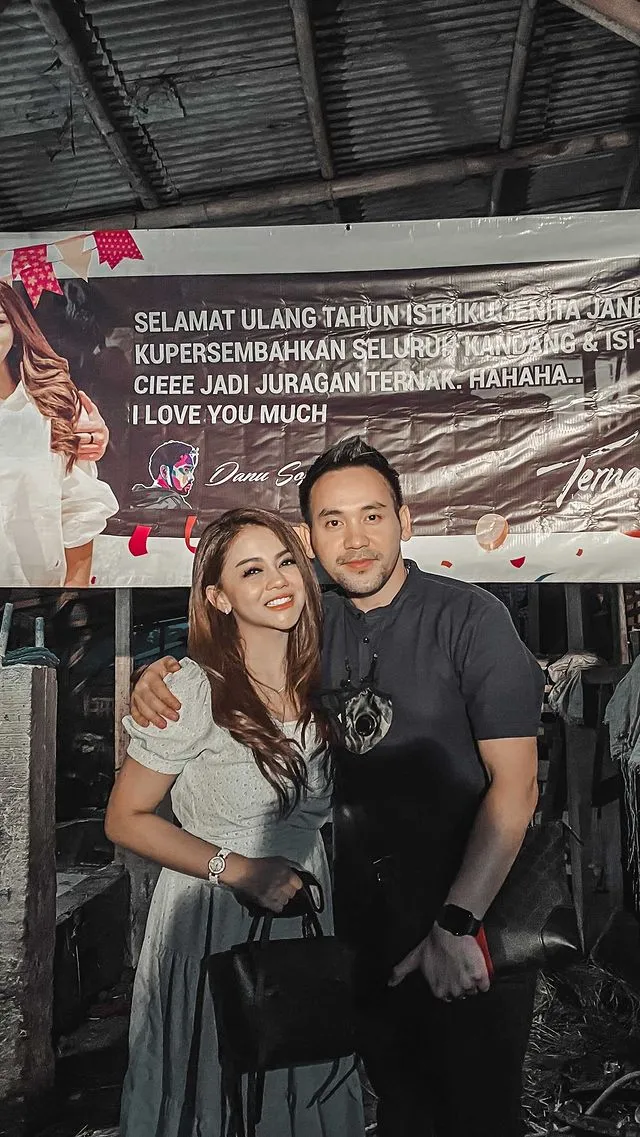 seleb dapat hadiah unik dari pasangan © instagram seleb dapat hadiah unik dari pasangan © instagram