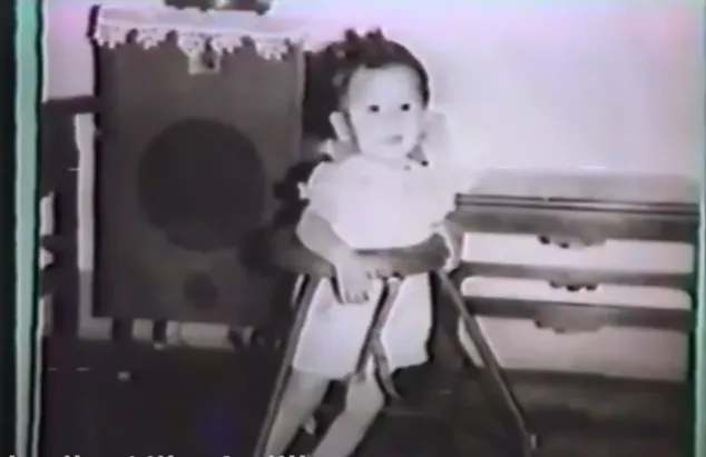 Potret kenangan Nike Ardilla saat masih kecil Berbagai sumber Potret kenangan Nike Ardilla saat masih kecil Berbagai sumber