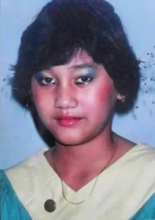 Potret kenangan Nike Ardilla saat masih kecil Berbagai sumber Potret kenangan Nike Ardilla saat masih kecil Berbagai sumber