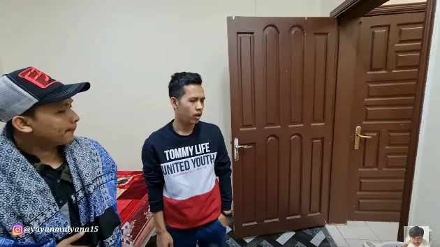 Kisah TKI jadi tukang pijat di Arab Saudi © YouTube/Alman Mulyana Kisah TKI jadi tukang pijat di Arab Saudi © YouTube/Alman Mulyana