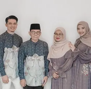 Potret Irwansyah bersama ayah © instagram/@irwansyah_15 Potret Irwansyah bersama ayah © instagram/@irwansyah_15