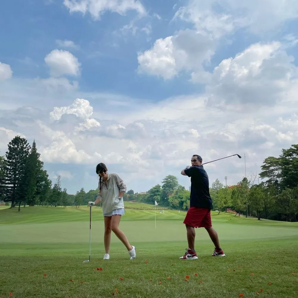 Nia Ramadhani dan Ardi Bakrie olahraga bareng © 2021 brilio.net