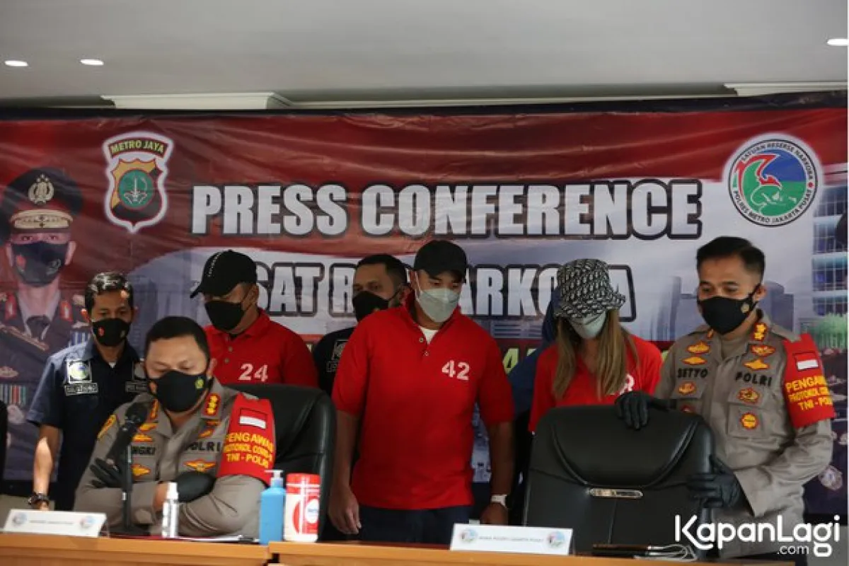 Sambil menangis, Nia Ramadhani ungkap permintaan maaf kepada anaknya