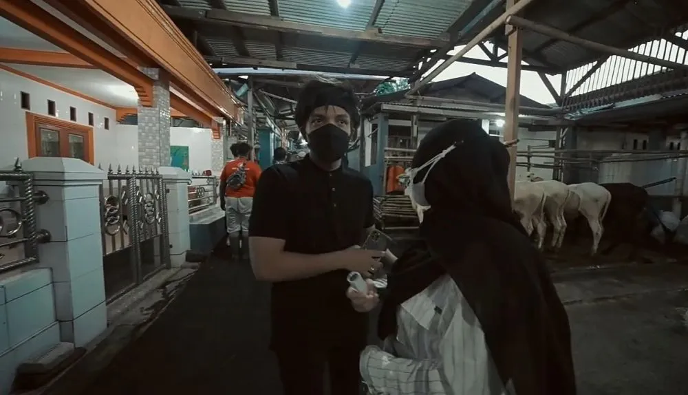 Atta Halilintar dan Aurel Hermansyah beli hewan kurban © 2021 brilio.net YouTube Atta Halilintar dan Aurel Hermansyah beli hewan kurban © 2021 brilio.net YouTube