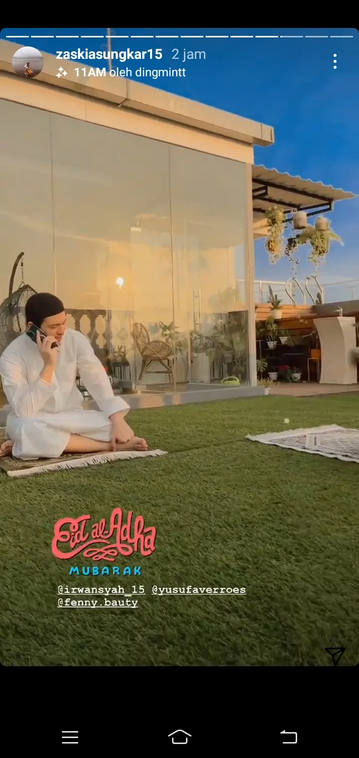 seleb sholat Idul Adha di rumah © 2021 brilio.net seleb sholat Idul Adha di rumah © 2021 brilio.net