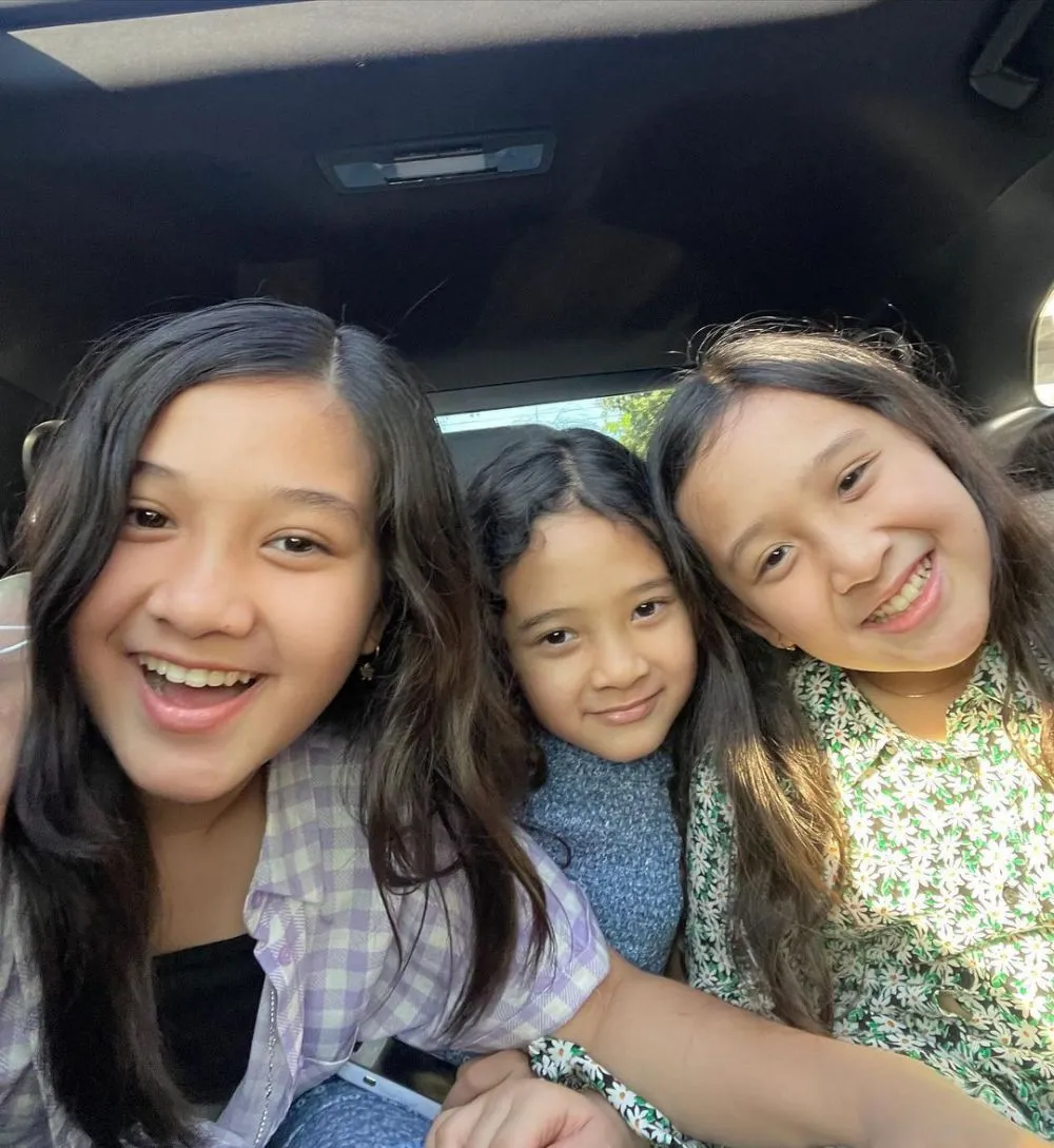 potret YouTuber Tanah Air bareng saudaranya dari berbagai sumber potret YouTuber Tanah Air bareng saudaranya dari berbagai sumber