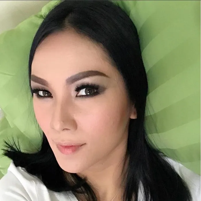 Kalina bermakeup tebal © 2021 brilio.net Kalina bermakeup tebal © 2021 brilio.net