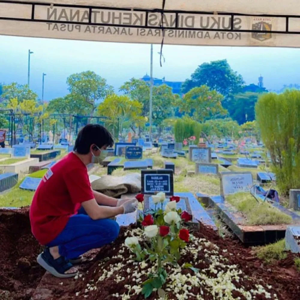 Kisah 7 seleb kehilangan orangtua akibat terpapar Covid-19 © 2021 instagram.com Kisah 7 seleb kehilangan orangtua akibat terpapar Covid-19 © 2021 instagram.com