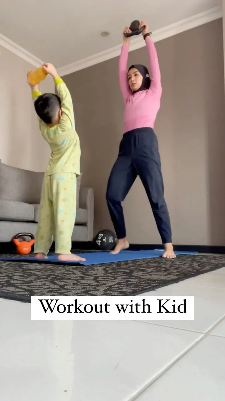 pesinetron 2000-an olahraga bareng anak © 2021 brilio.net pesinetron 2000-an olahraga bareng anak © 2021 brilio.net