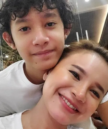 Potret kebersamaan Rossa dan putranya © Instagram/@itsrossa910 Potret kebersamaan Rossa dan putranya © Instagram/@itsrossa910