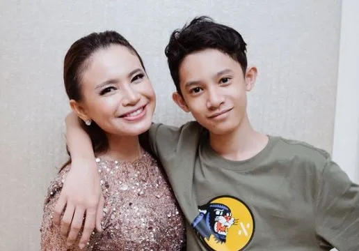 Potret kebersamaan Rossa dan putranya © Instagram/@itsrossa910 Potret kebersamaan Rossa dan putranya © Instagram/@itsrossa910