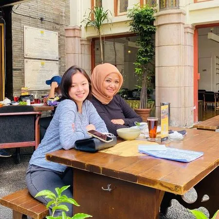 potret Betharia Sonata dan putrinya © Instagram/@official.bethariasonata