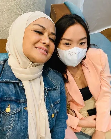 potret Betharia Sonata dan putrinya © Instagram/@official.bethariasonata