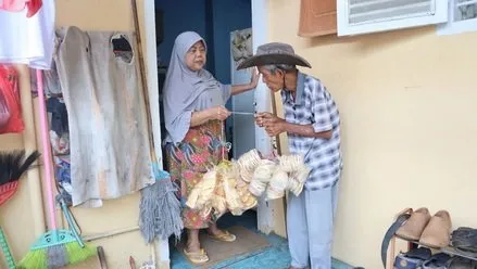 Kisah kakek penjual kerupuk © Instagram/@kitabisa.com Kisah kakek penjual kerupuk © Instagram/@kitabisa.com